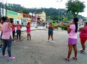 No Cras Fernão Velho, grupo de mulheres recebeu orientações sobre o câncer de mama.