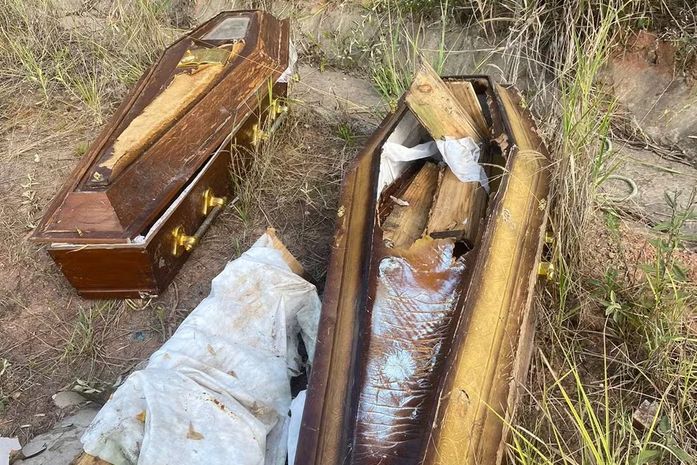 Caixões vazios são encontrados em matagal no interior de Alagoas