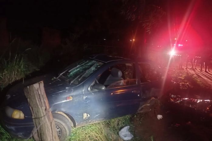 Com carro superlotado, motorista colide em árvore e duas mulheres morrem na AL-115