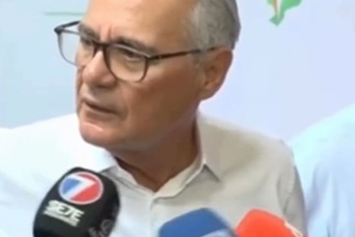 Sem dizer uma só palavra, AA ironiza resposta de Renan Calheiros sobre ele e Davi Filho