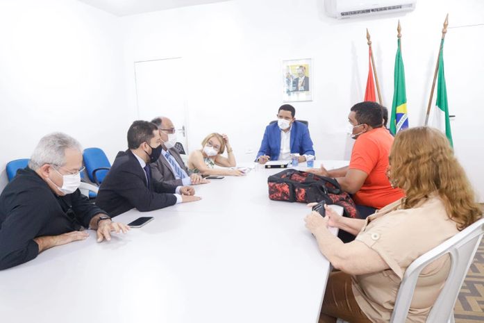 Trabalhadores da Educação aprovam reajuste apresentado por Júlio Cezar