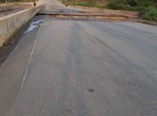 Cabeceira da ponte cedeu após estrutura encharcar devido ao rompimento de uma adutora