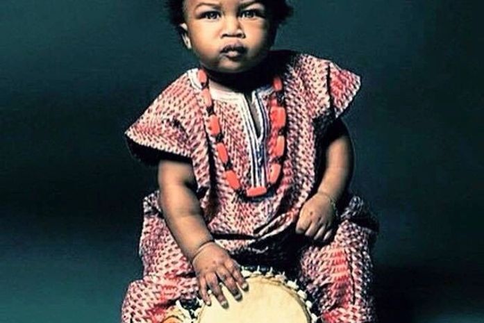 Meus respeitos a cada Erê e Curumim que tornam as nossas vidas mais leves, plenas e cheias de sorrisos. Salve Ibejis!