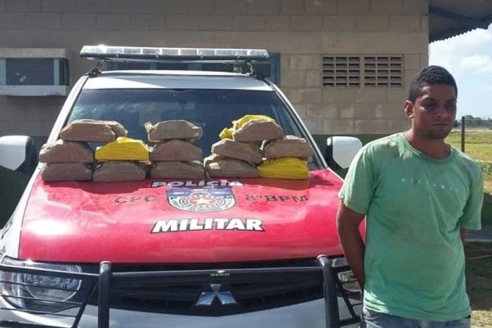 Homem é preso com mais de 20 quilos de maconha