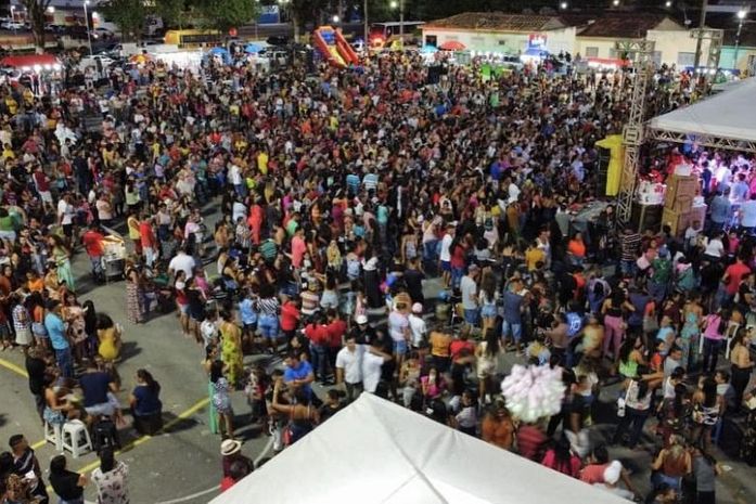 Praça ficou tomada de gente