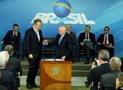 O ministro da Segurança Pública, Raul Jungmann, e o presidente Michel Temer durante cerimônia de sanção da lei que cria o Sistema Único de Segurança