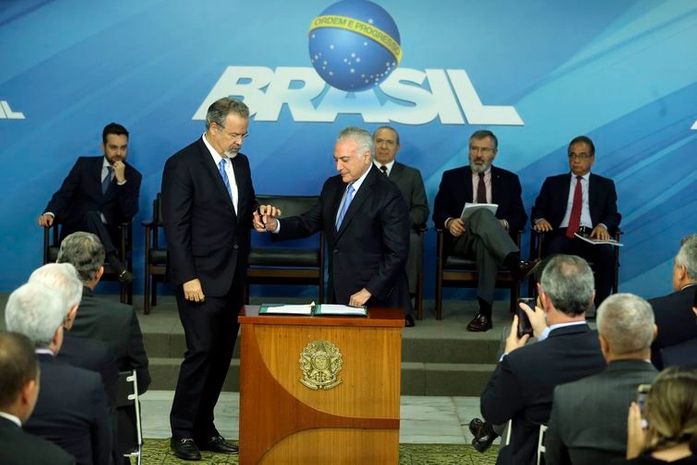 O ministro da Segurança Pública, Raul Jungmann, e o presidente Michel Temer durante cerimônia de sanção da lei que cria o Sistema Único de Segurança