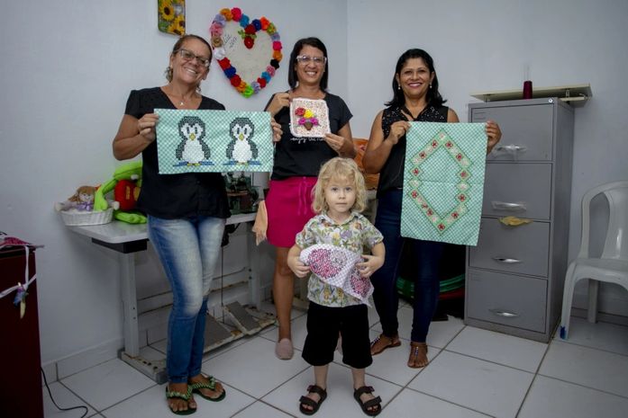 O grupo Motivarte é composto por cerca de 20 mulheres que produzem artesanato semanalmente