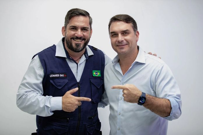 Flávio Bolsonaro reconhece trabalho de Leonardo em Alagoas; "defesa de Deus, família e patriotismo"