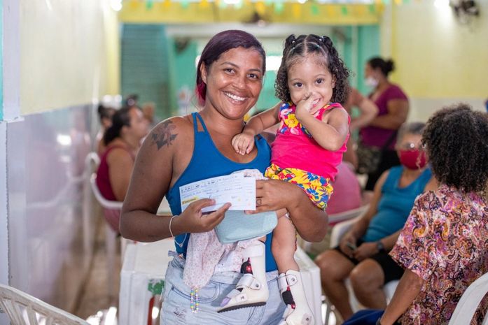 Famílias desabrigadas e desalojadas começam a receber auxílio-moradia