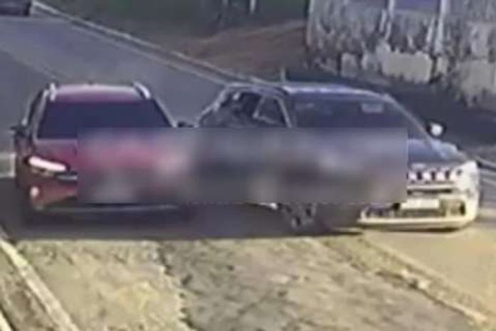 Imagem mostra momento em que carro emparelha com veículo de empresário em Junqueiro