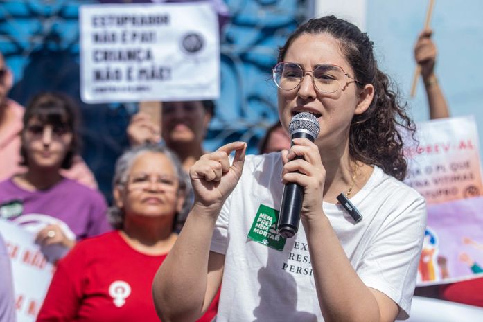 Agosto Lilás: Teca Nelma destaca projeto que proíbe nomeação de agressores em cargos públicos em Maceió