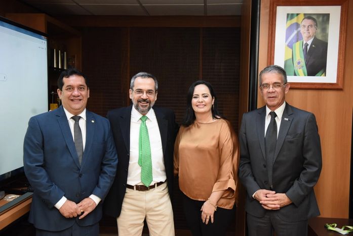 Severino e Fabiana Pessoa se reuniram com ministro da Educação e presidente da Ebserh.