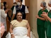 Paciente deixou a UTI sob aplausos