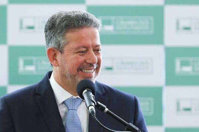 Arthur Lira destina R$ 630 mil à entidade que atende gratuitamente mais de 5 mil deficientes e pacientes de reabilitação em Penedo e região 