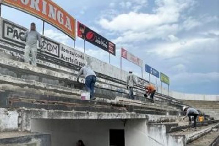Prefeitura inicia trabalhos para a pintura das arquibancadas no Estádio Municipal de Arapiraca