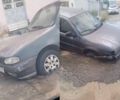 Carro tem frente ‘engolida’ por asfalto após vazamento na Pajuçara, em Maceió