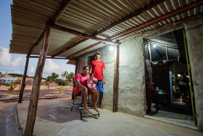 Famílias da comunidade quilombola Pixaim, em Piaçabuçu, no extremo Sul de Alagoas, recebeu luz, pela 1ª vez, graças a energia solar