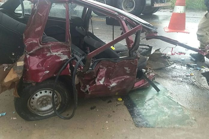 Uno partiu ao meio com colisão