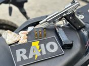 Armas e drogas apreendidas no bairro do Poço