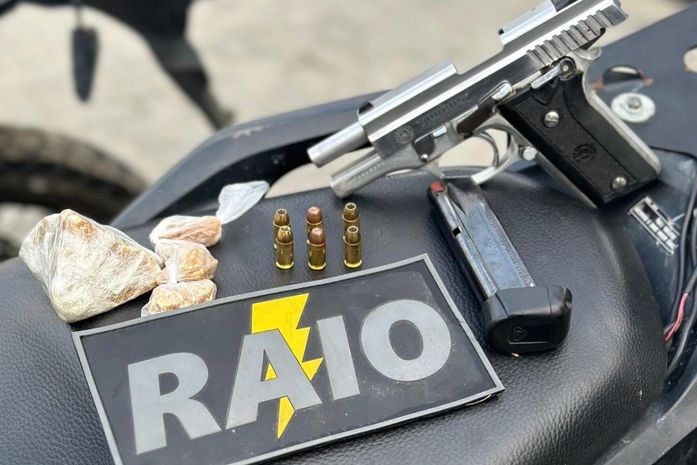 Armas e drogas apreendidas no bairro do Poço