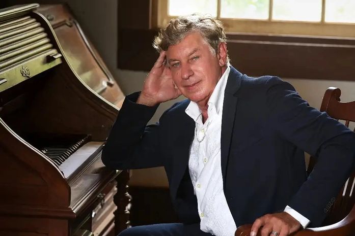 Flávio Venturini chega a Maceió com show que celebra 50 anos de carreira