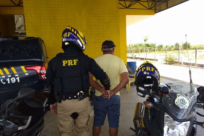 Foragido acusado de estupro é preso pela PRF