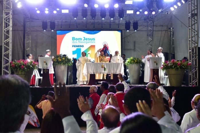 Fiéis reúnem-se na Praça da Fé para celebrar 140 anos de Bom Jesus dos Navegantes em Penedo