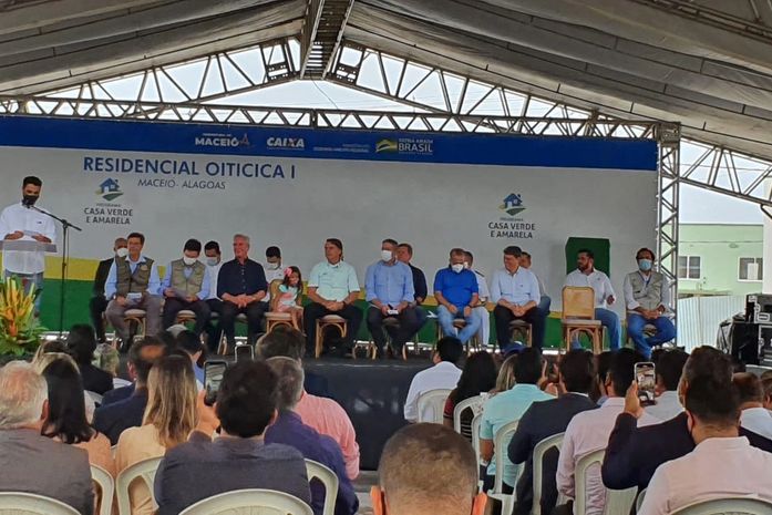 Ao lado de Bolsonaro, JHC reforça pedido de socorro a moradores afetados pela Braskem