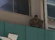 Vídeo: Homem invade loja, tenta fugir pelo telhado e acaba preso no centro de Maceió