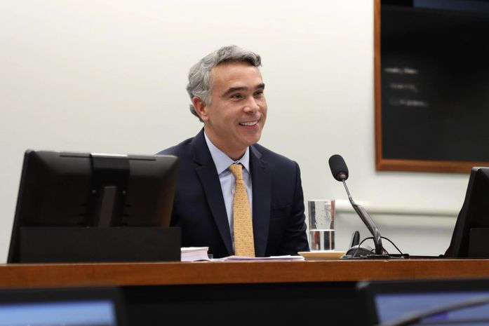 Rafael Brito defende a importância de tratar sobre saúde mental nas escolas