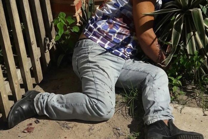 Homem é assassinado a tiros próximo a campo de futebol