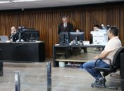 Acusado de matar esposa a facadas é condenado a mais de 32 anos de prisão por feminicídio e homicídio qualificado 