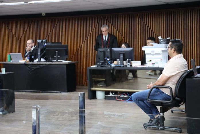 Acusado de matar esposa a facadas é condenado a mais de 32 anos de prisão por feminicídio e homicídio qualificado 