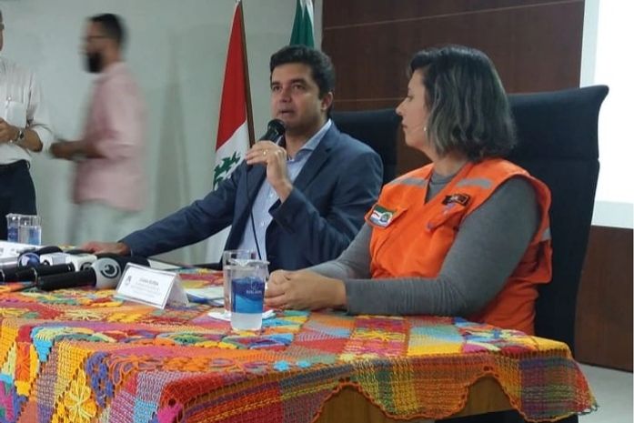 prefeito Rui Palmeira em coletiva na manhã desta segunda-feira (04)