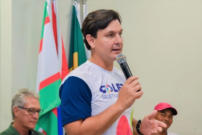 Prefeito Marcelo Beltrão anuncia reajuste do magistério em 13% e de R$ 500 para auxiliares de classe