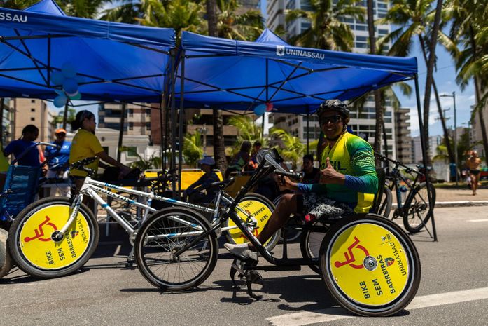 Bike Sem Barreiras: ação leva lazer e inclusão para orla de Ponta Verde