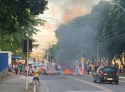 Moradores da Chã de Bebedouro realizam protesto contra a falta de água no bairro