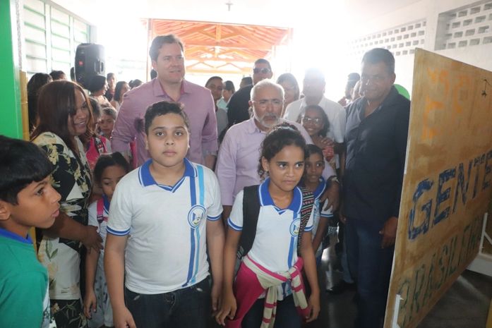 Padre Eraldo entrega Escola Afrânio reformada e confirma novos rumos na rede municipal de ensino