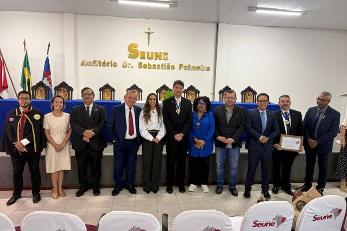 Na quinta-feira, 28, o procurador, Marcílio Barenco foi homenageado, em Maceió e esta ativista, Arísia Barros, fez questão de prestigiar, o parceiro dileto