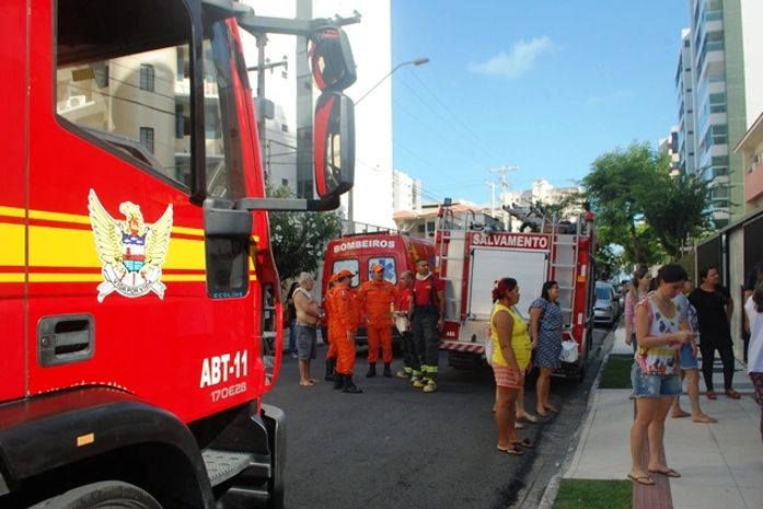 Incêndio em prédio na Ponta Verde