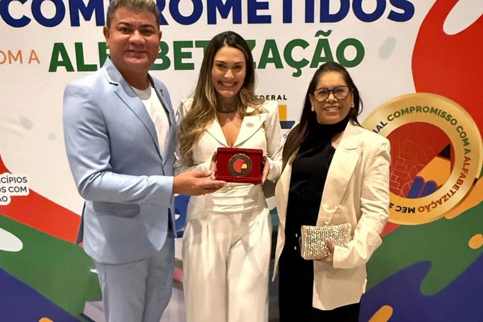 “Educação Campeã é Ouro”, diz prefeita Angela Vanessa durante premiação em Brasília

