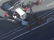 Quatro pessoas ficam feridas após colisão entre dois carros na Praia da Avenida