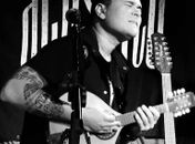 Felipe Rotta: “Se tá marasmo, desliga a rádio, sai do comodismo e vai buscar um disco, vai buscar a boa música e apoia”
