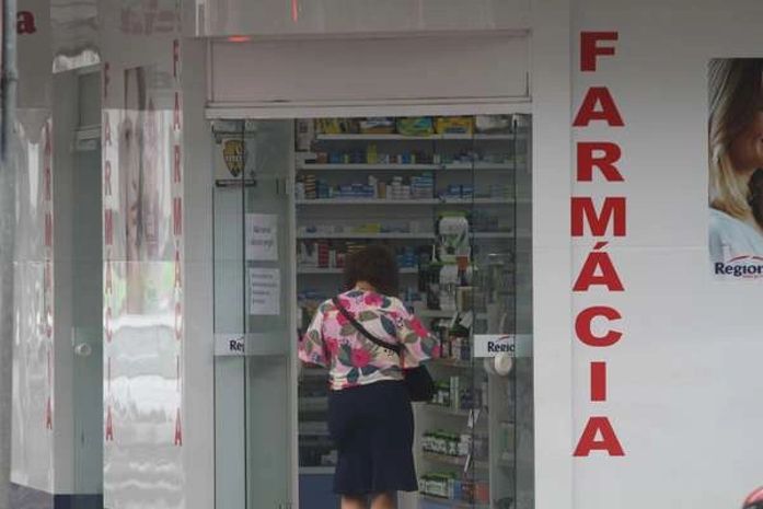 Considerado serviço essencial, farmácias continuam abertas.