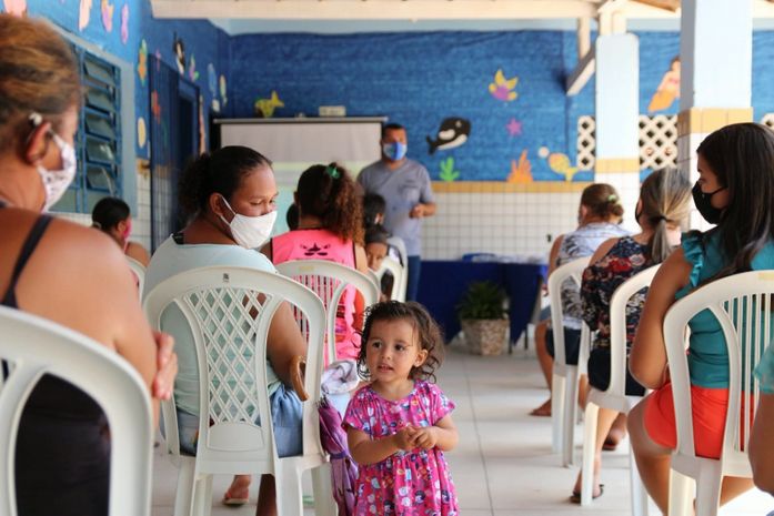 Escolas municipais reúnem pais e responsáveis de alunos para firmar pacto pela Educação no retorno às aulas