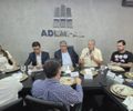“A construção civil e o mercado imobiliário são vitais para uma AL cada vez mais forte e terão nosso apoio integral no Senado”, assegura Arthur Lira em almoço na Ademi, junto com JHC e Marina