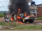 Carro pega fogo em trecho da AL-110 na zona rural de Arapiraca