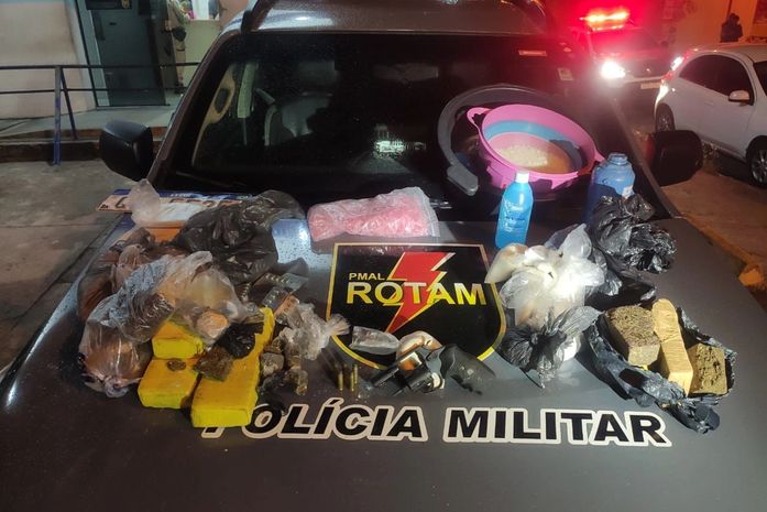 Suspeito de tráfico pula em ribanceira de 30 metros para fugir de policiais; quatro foram presos