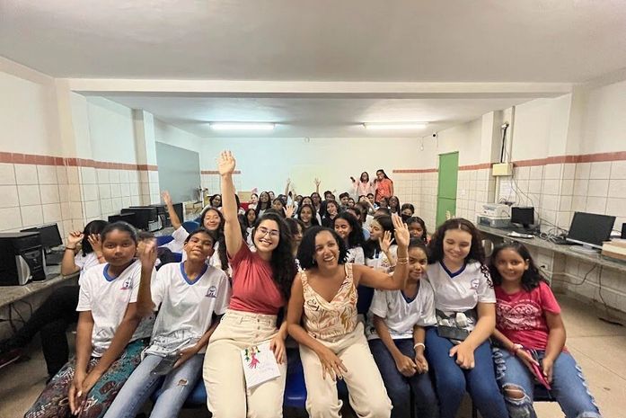 Março Lilás: Teca Nelma e Casa Rosa visitam escolas com palestras sobre o combate ao HPV